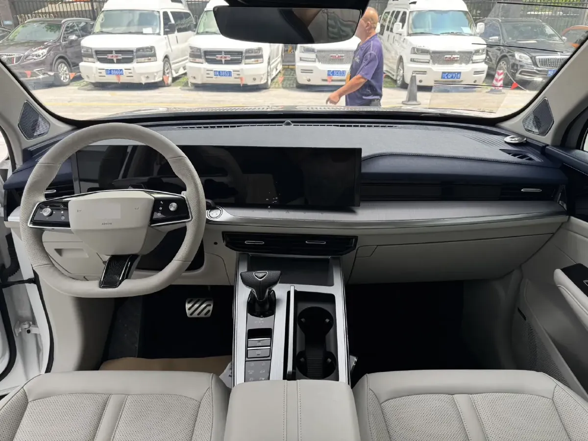 2022 Roewe Whale 2.0T 231HP L4 8AT,autocango,china used car exporter,china ev exporter,chinese used car exporter,chinese used ev exporter