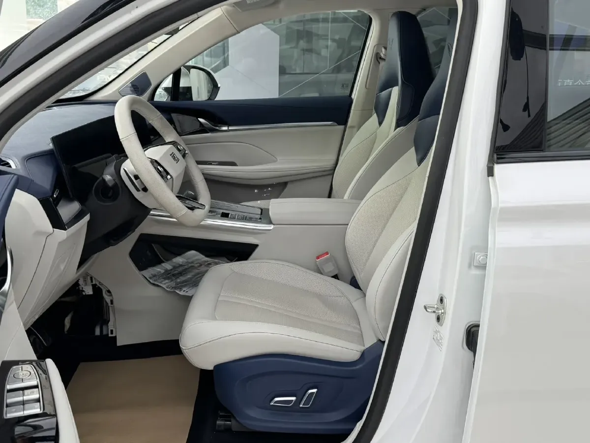 2022 Roewe Whale 2.0T 231HP L4 8AT,autocango,china used car exporter,china ev exporter,chinese used car exporter,chinese used ev exporter