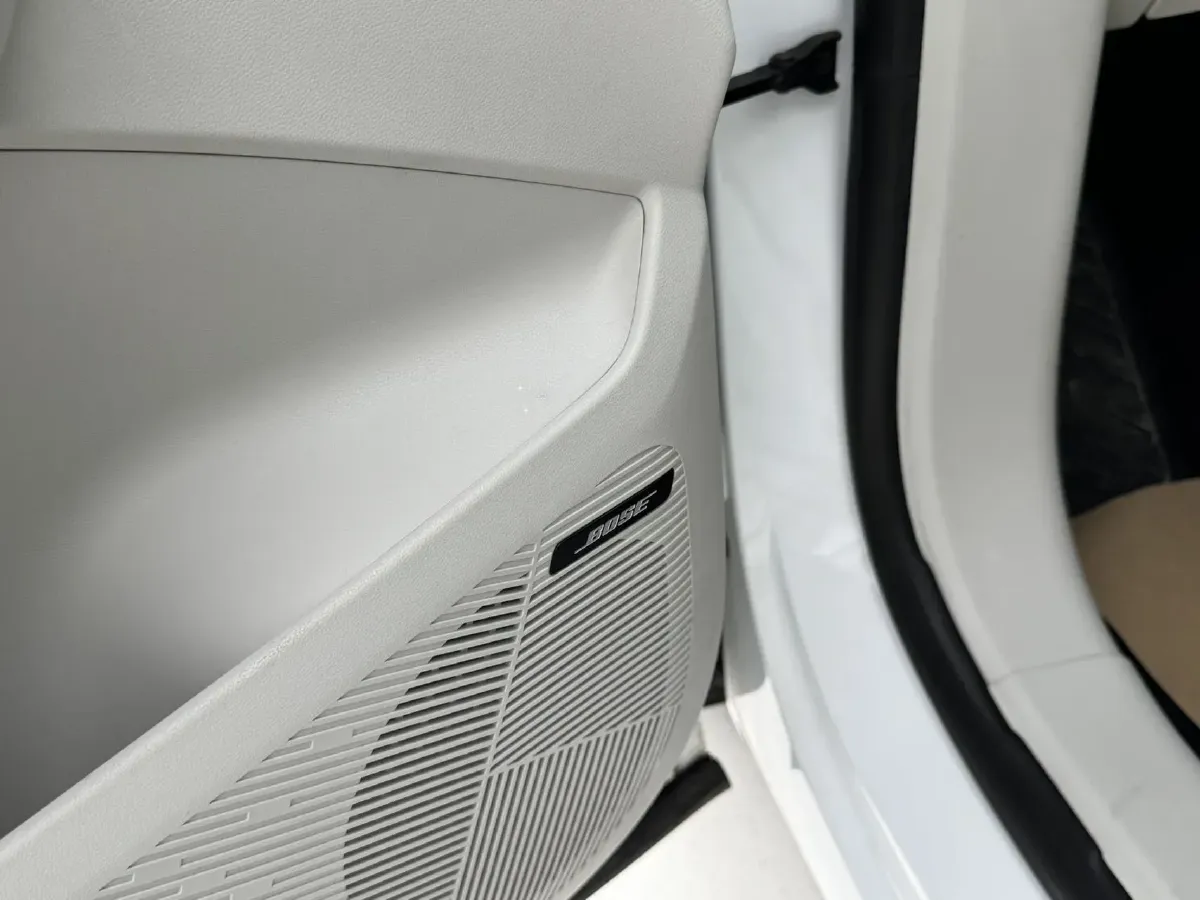 2022 Roewe Whale 2.0T 231HP L4 8AT,autocango,china used car exporter,china ev exporter,chinese used car exporter,chinese used ev exporter