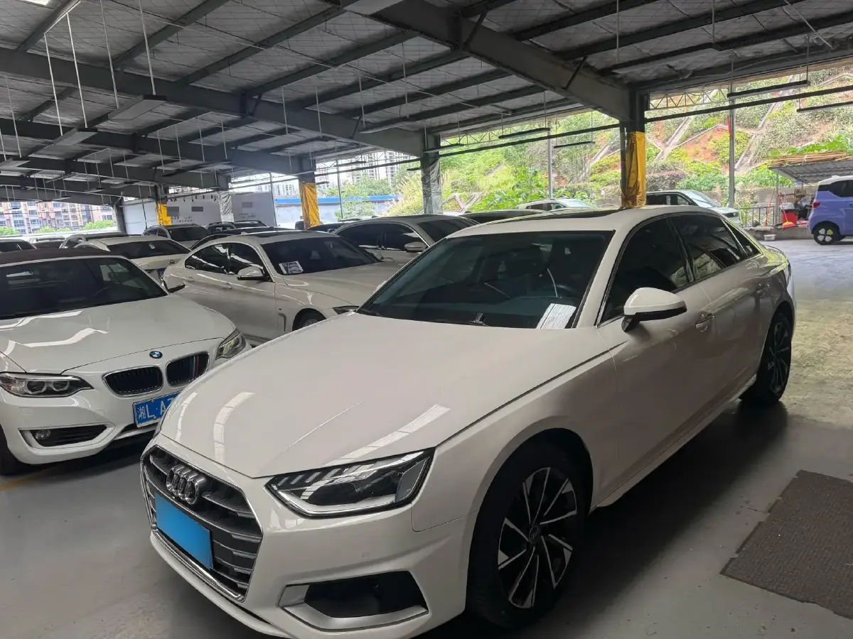 2022 Audi A4L 2.0T 190HP L4 7DCT
