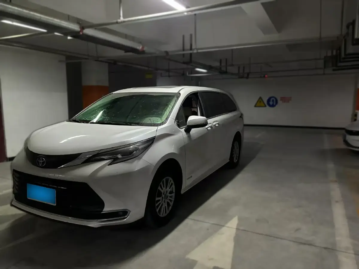 2023 Toyota Sienna 2.5L 189HP L4 E-CVT Hybrid
