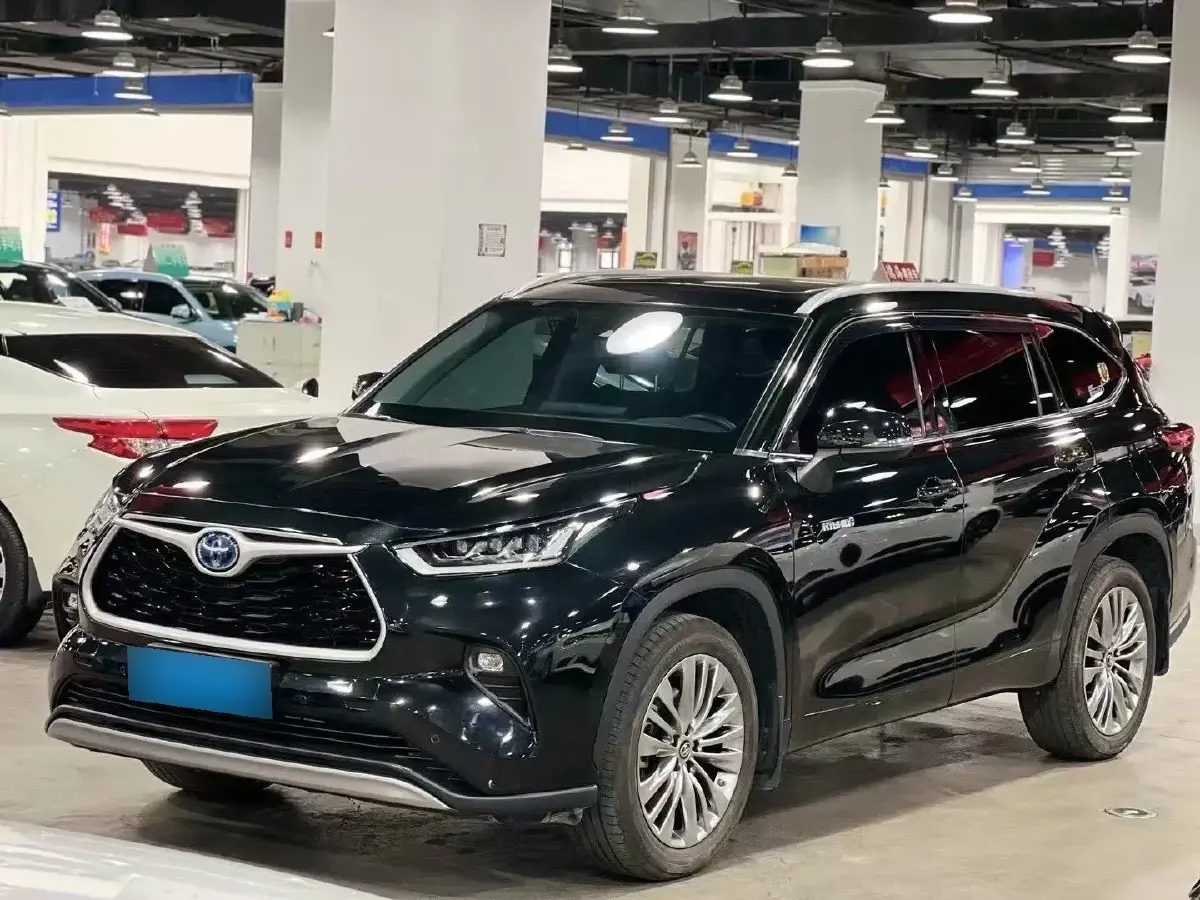 2022 Toyota Highlander 2.5L 192HP L4 E-CVT Hybrid