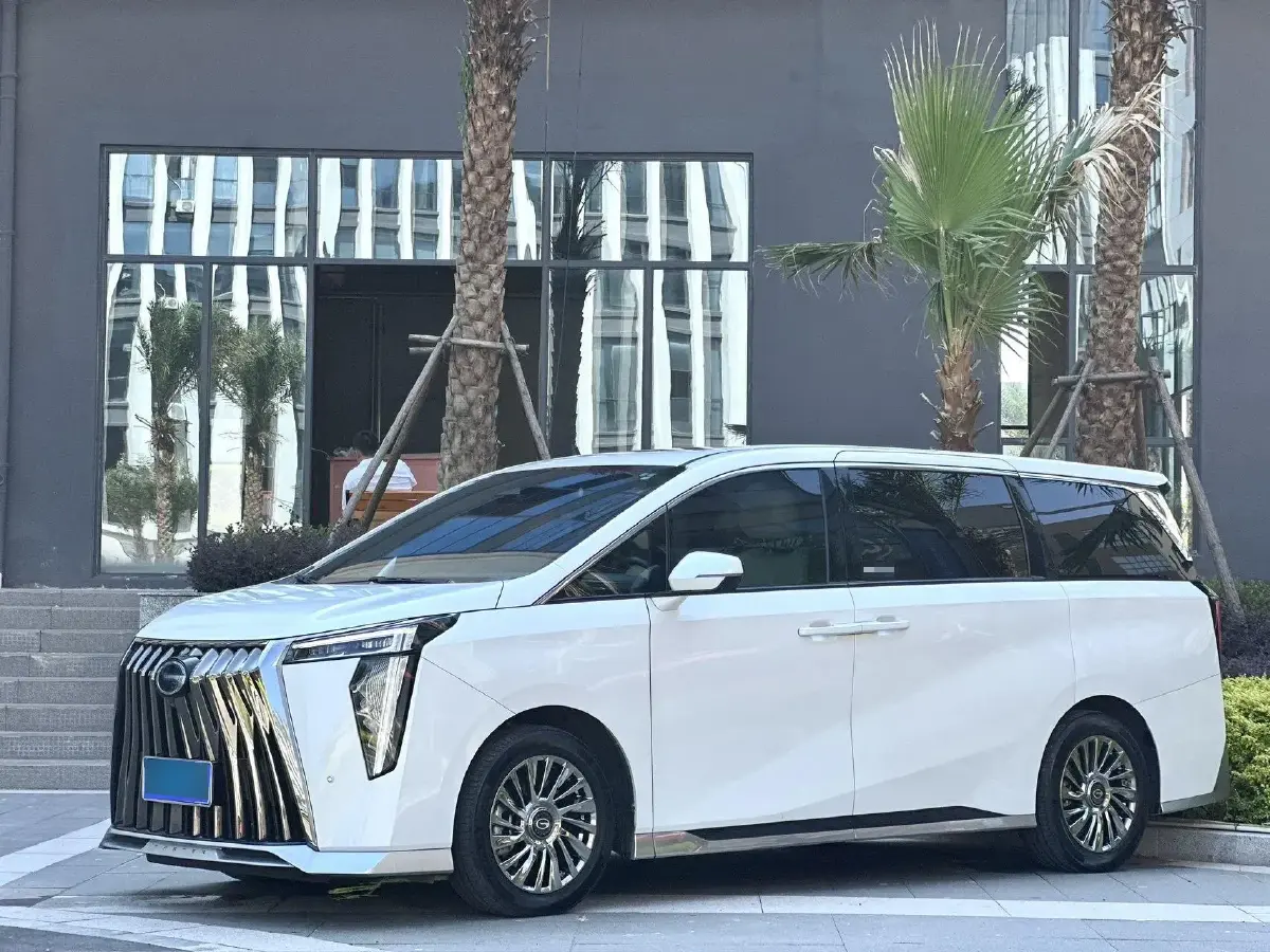 2023 GAC Trumpchi M8 2.0T 190HP L4 E-CVT Hybrid