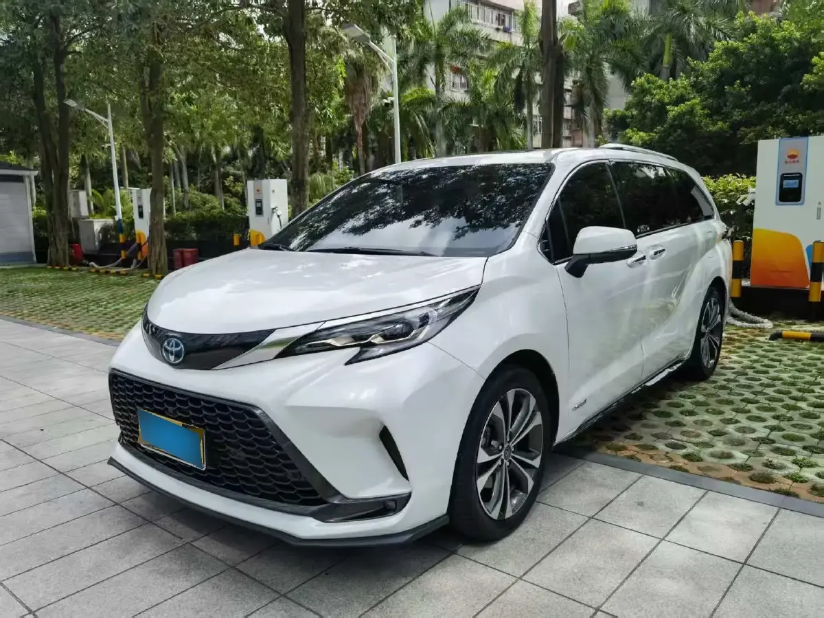 2023 Toyota Granvia 2.5L 189HP L4 E-CVT Hybrid