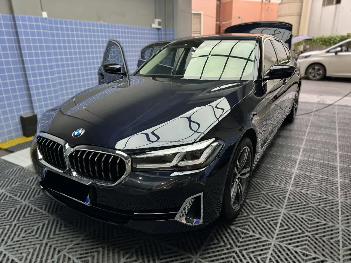 2022 BMW 5 Series 2.0T 252HP L4 8AT