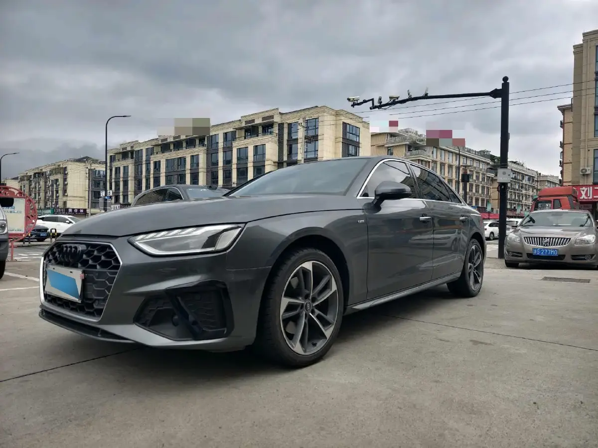 2022 Audi A4L 2.0T 190HP L4 7DCT