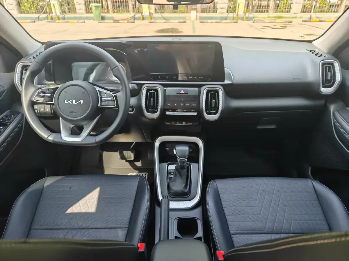 2024 Kia Sonet 1.5L 115HP L4 CVT,autocango,china used car exporter,china ev exporter,chinese used car exporter,chinese used ev exporter