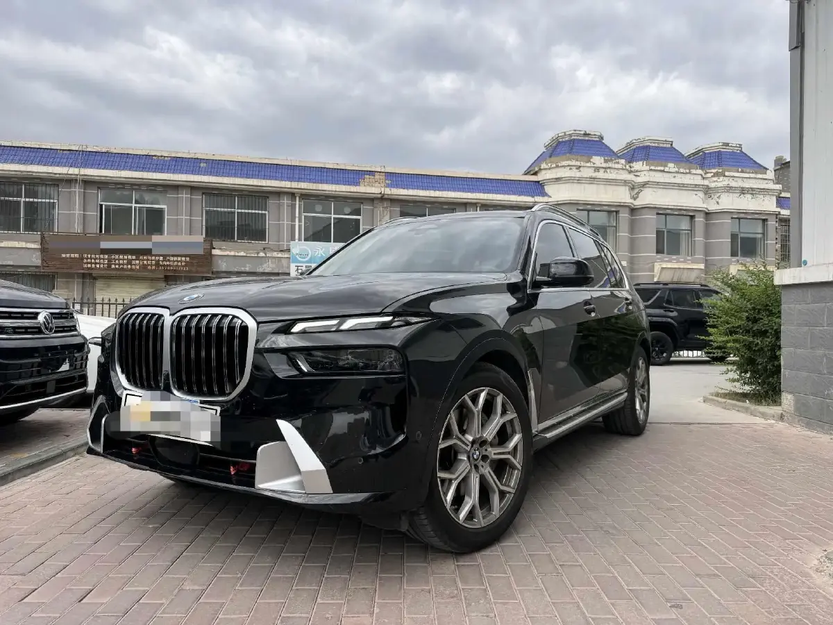2023 BMW X7 3.0T 381HP L6 8AT