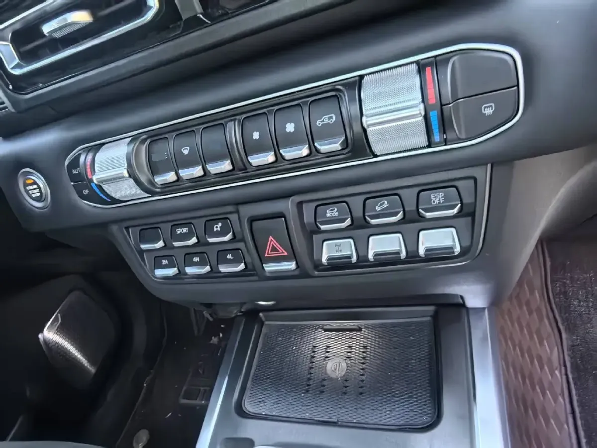 2025 212 212 T01 2.0T 252HP L4 8AT,autocango,china used car exporter,china ev exporter,chinese used car exporter,chinese used ev exporter