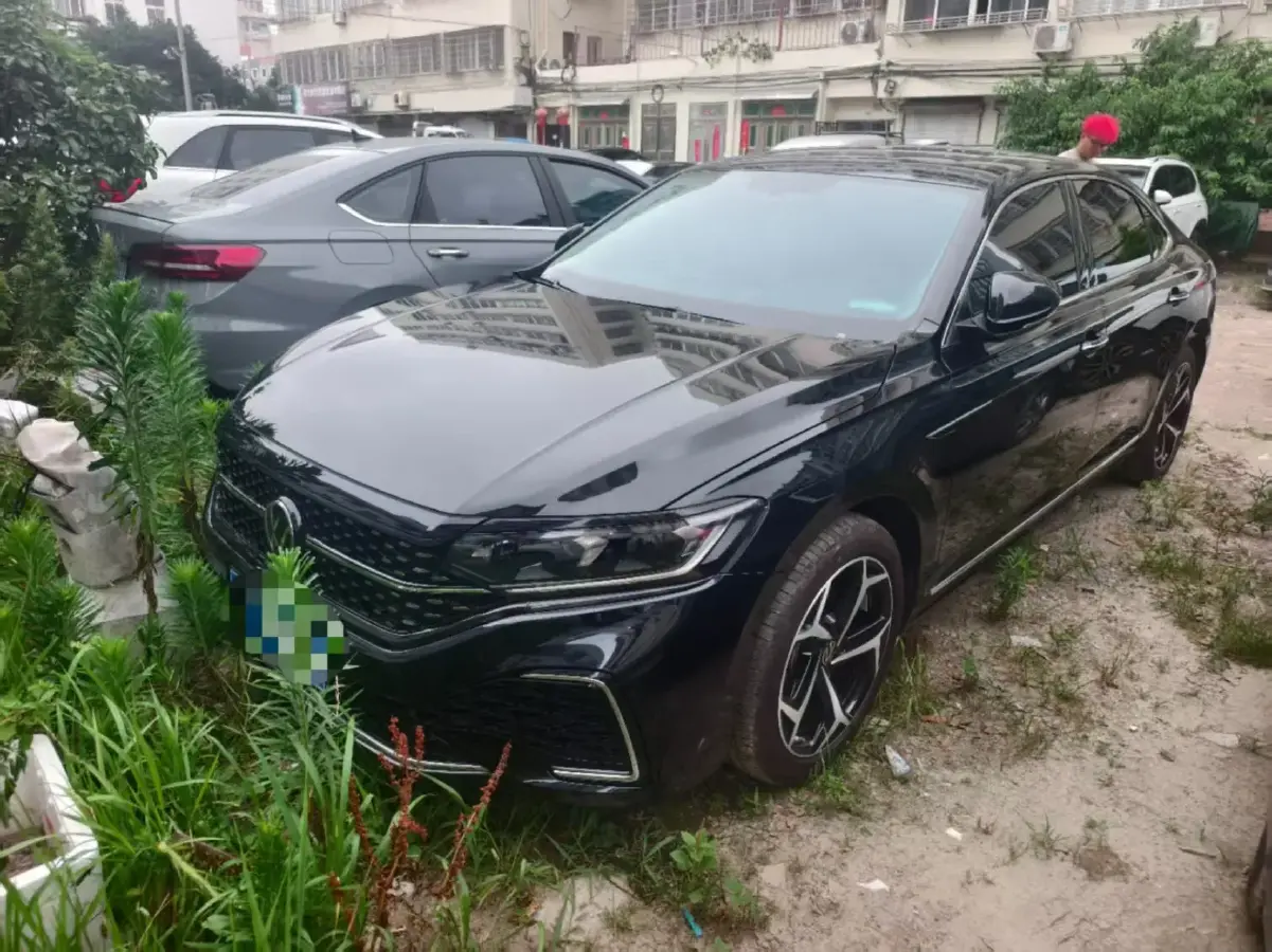 2024 Volkswagen Passat 2.0T 220HP L4 7DCT