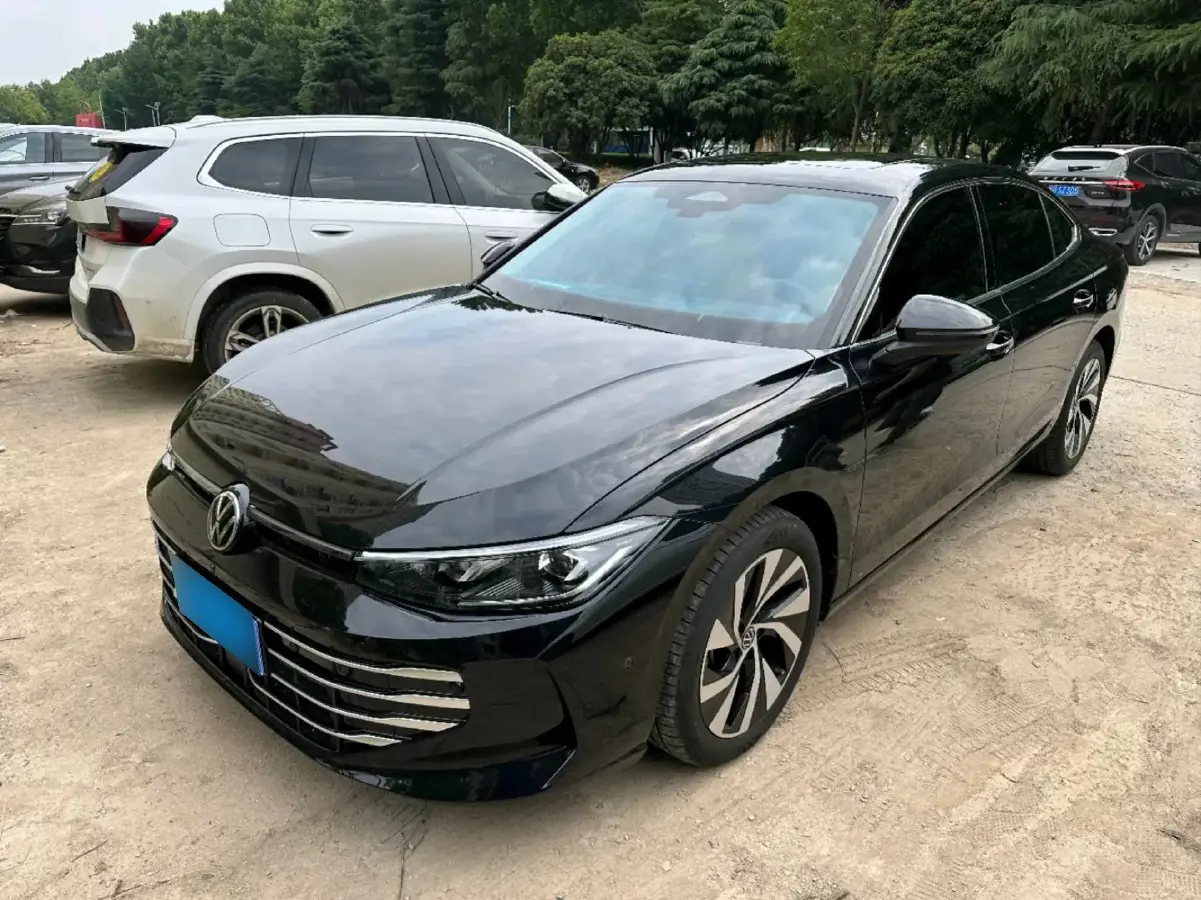 2025 Volkswagen Passat 2.0T 220HP L4 7DCT