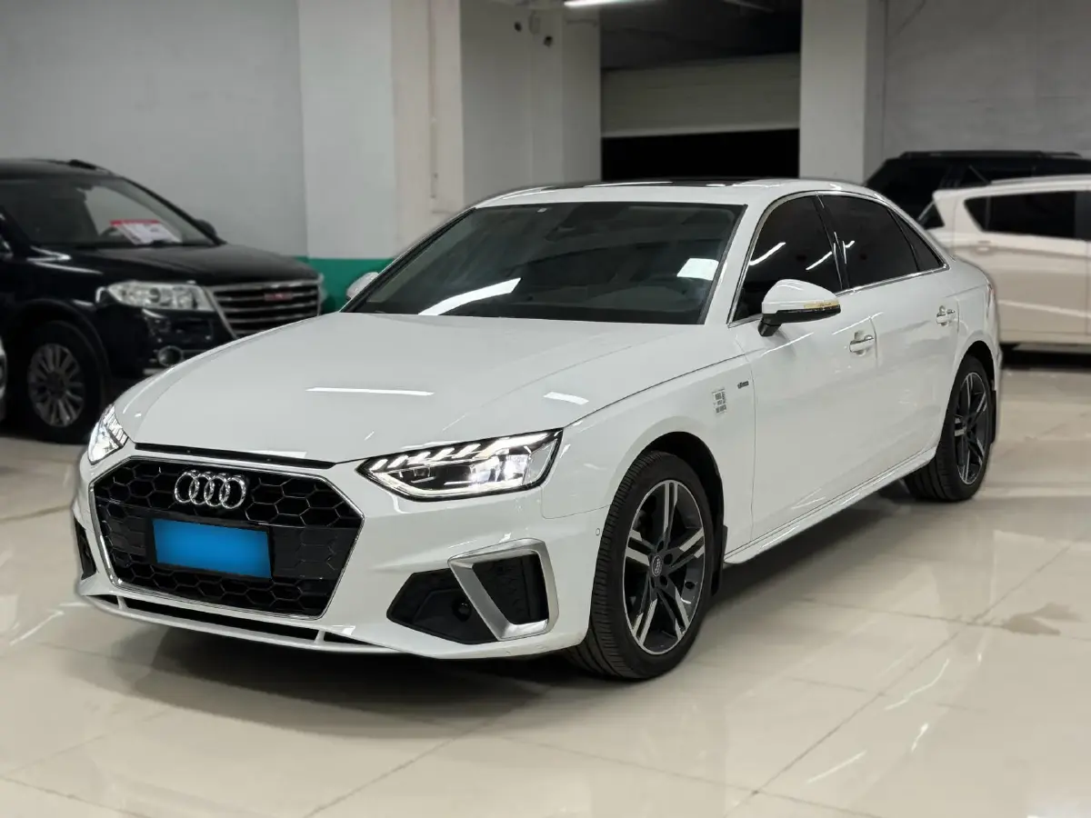 2022 Audi A4L 2.0T 190HP L4 7DCT