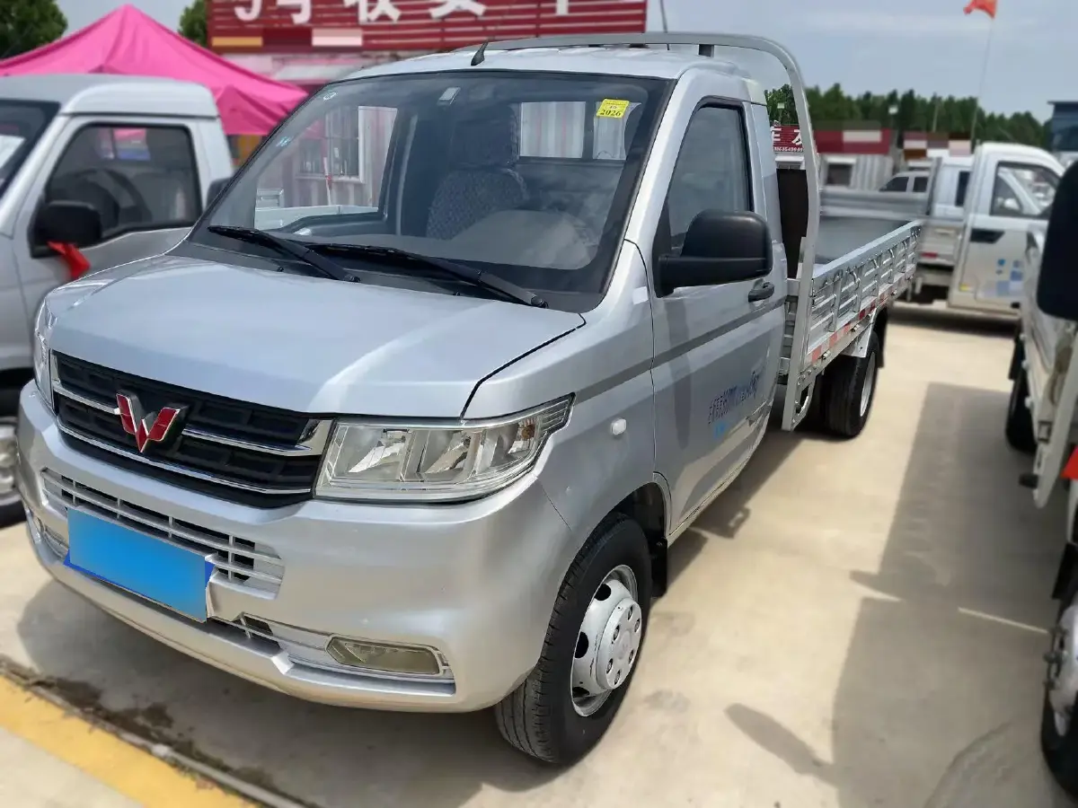 2022 WuLing RongGuang New Truck 1.5L 102HP L4 5MT