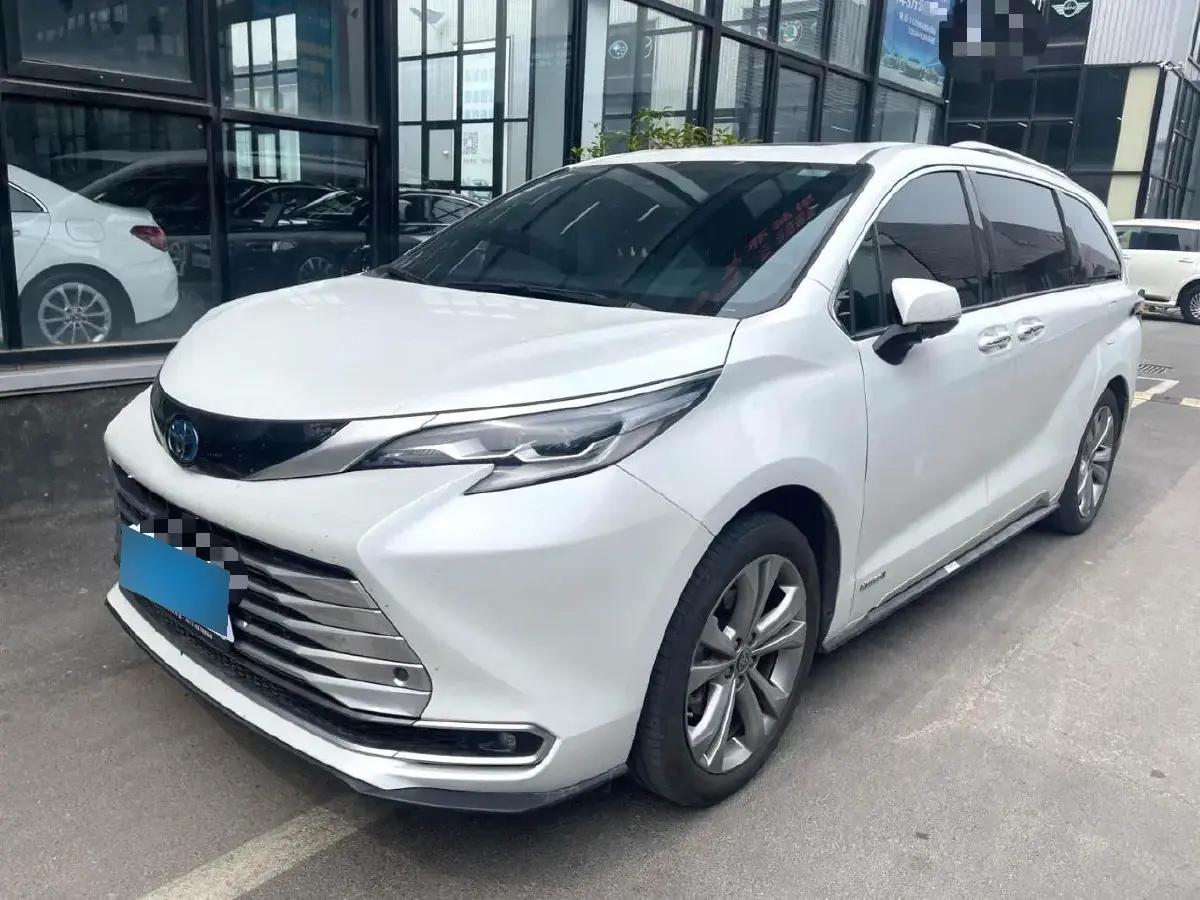 2023 Toyota Sienna 2.5L 189HP L4 E-CVT Hybrid
