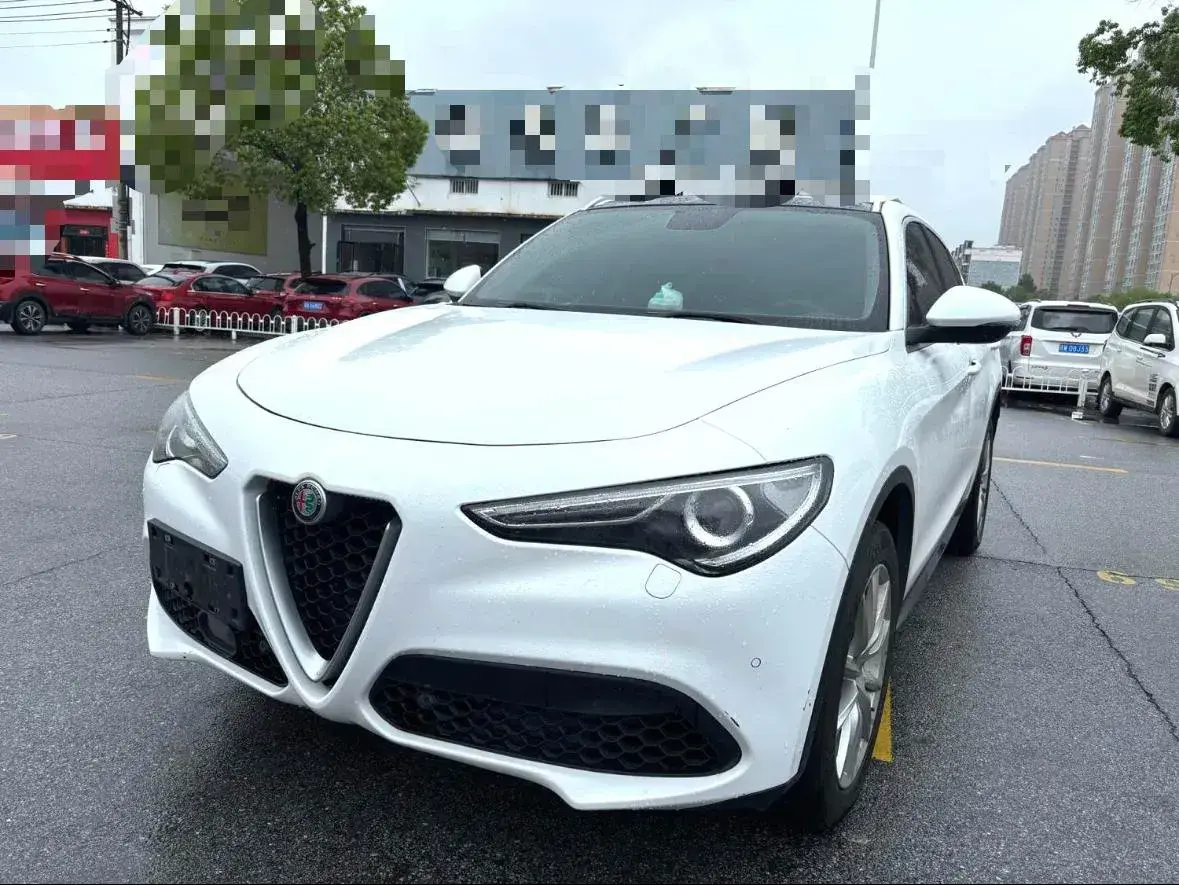 2017 Alfa Romeo Stelvio 2.0T 200HP L4 8AT