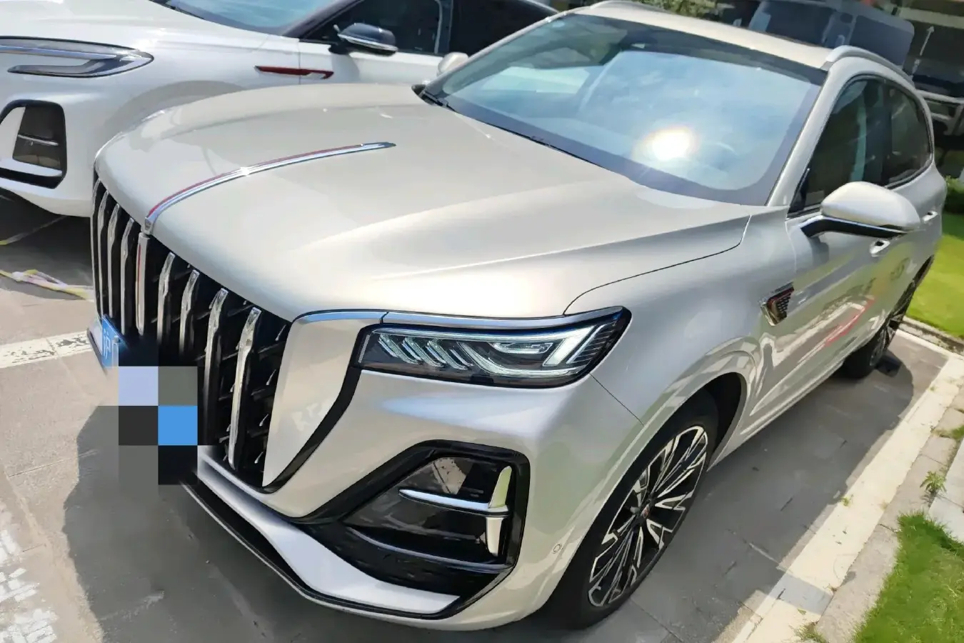 2023 HongQi HS5 2.0T 252HP L4 8AT