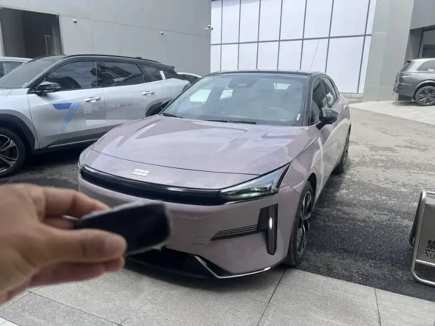 2024 Geely Galaxy L6 1.5T 163HP L4 3DHT PHEV