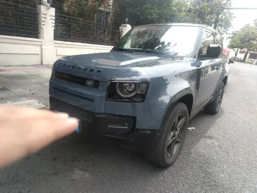 2022 Land Rover Defender 2.0T 300HP L4 8AT