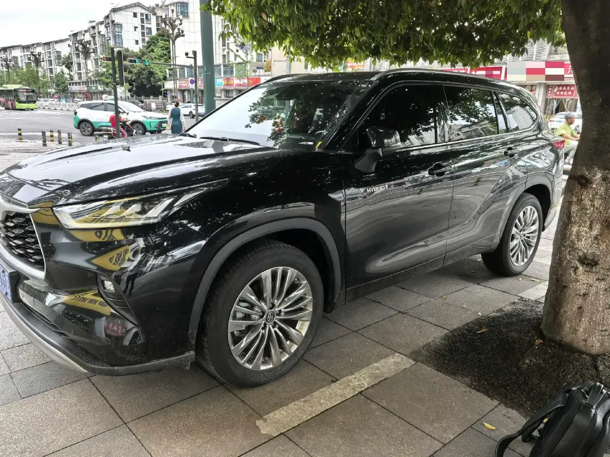 2023 Toyota Highlander 2.5L 189HP L4 E-CVT Hybrid