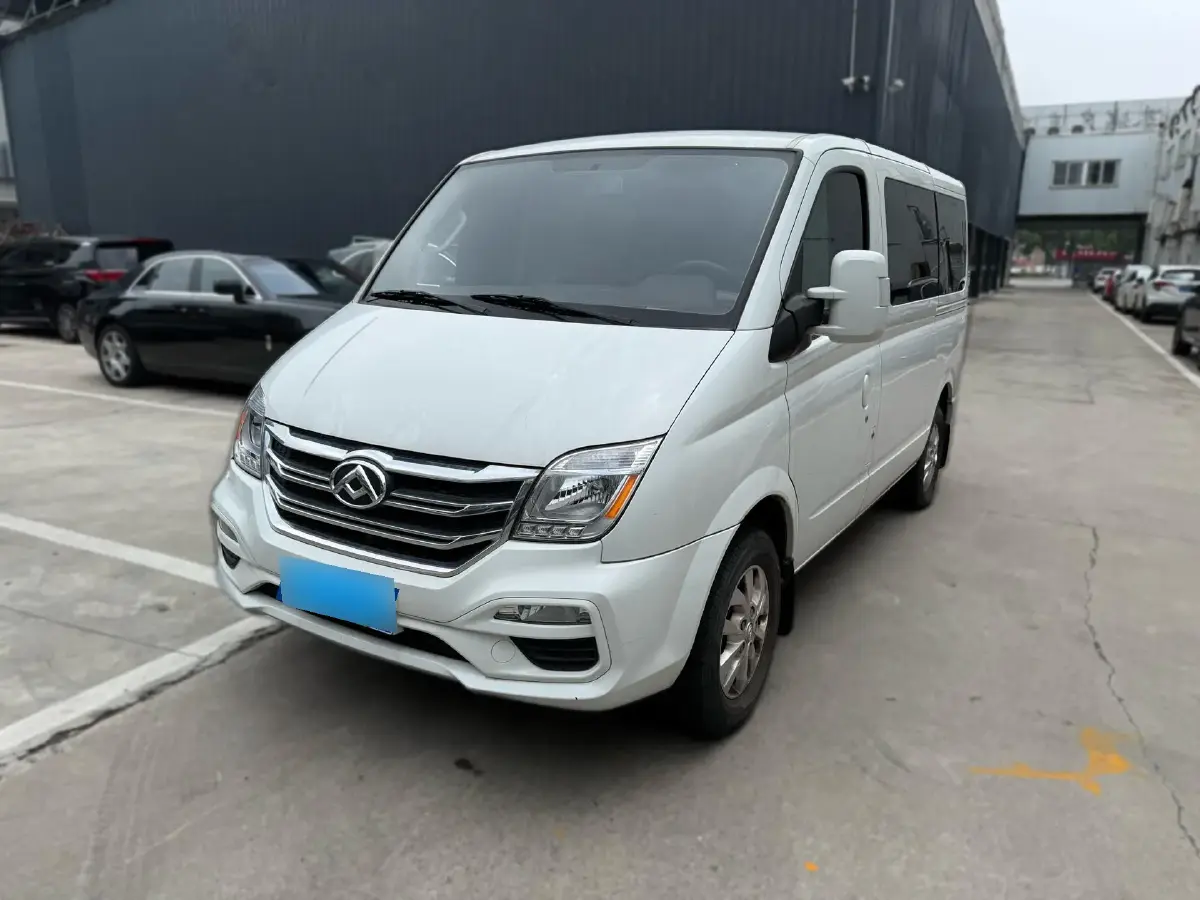 2023 MAXUS XinTu V80 2.0T 139HP L4 6AMT