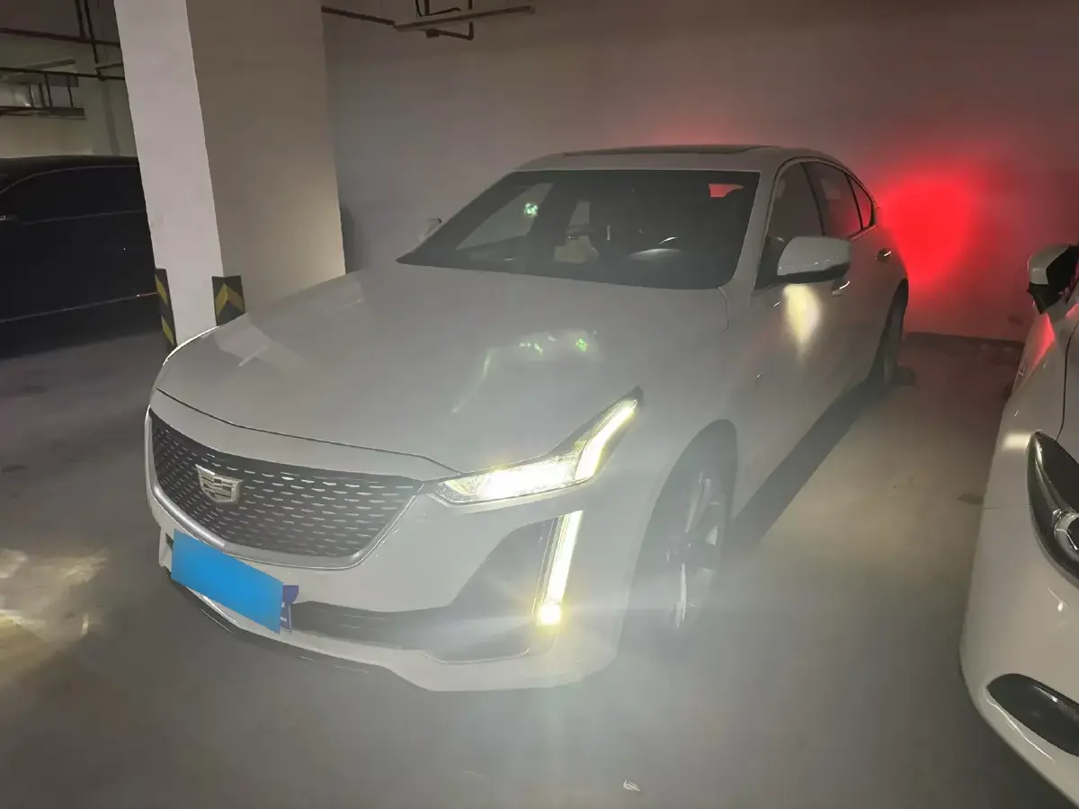 2022 Cadillac CT5 2.0T 237HP L4 10AT