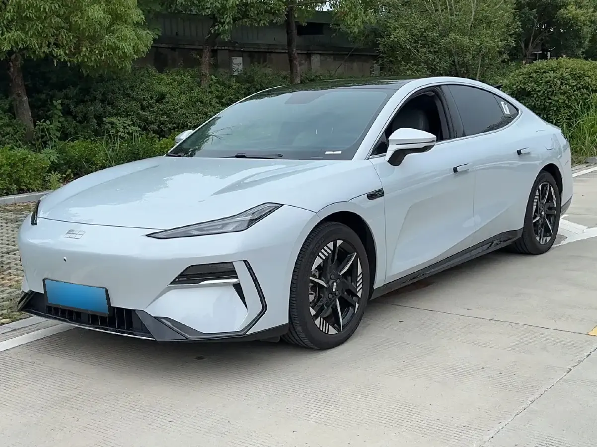 2024 Geely Galaxy E8 BEV 62KWH