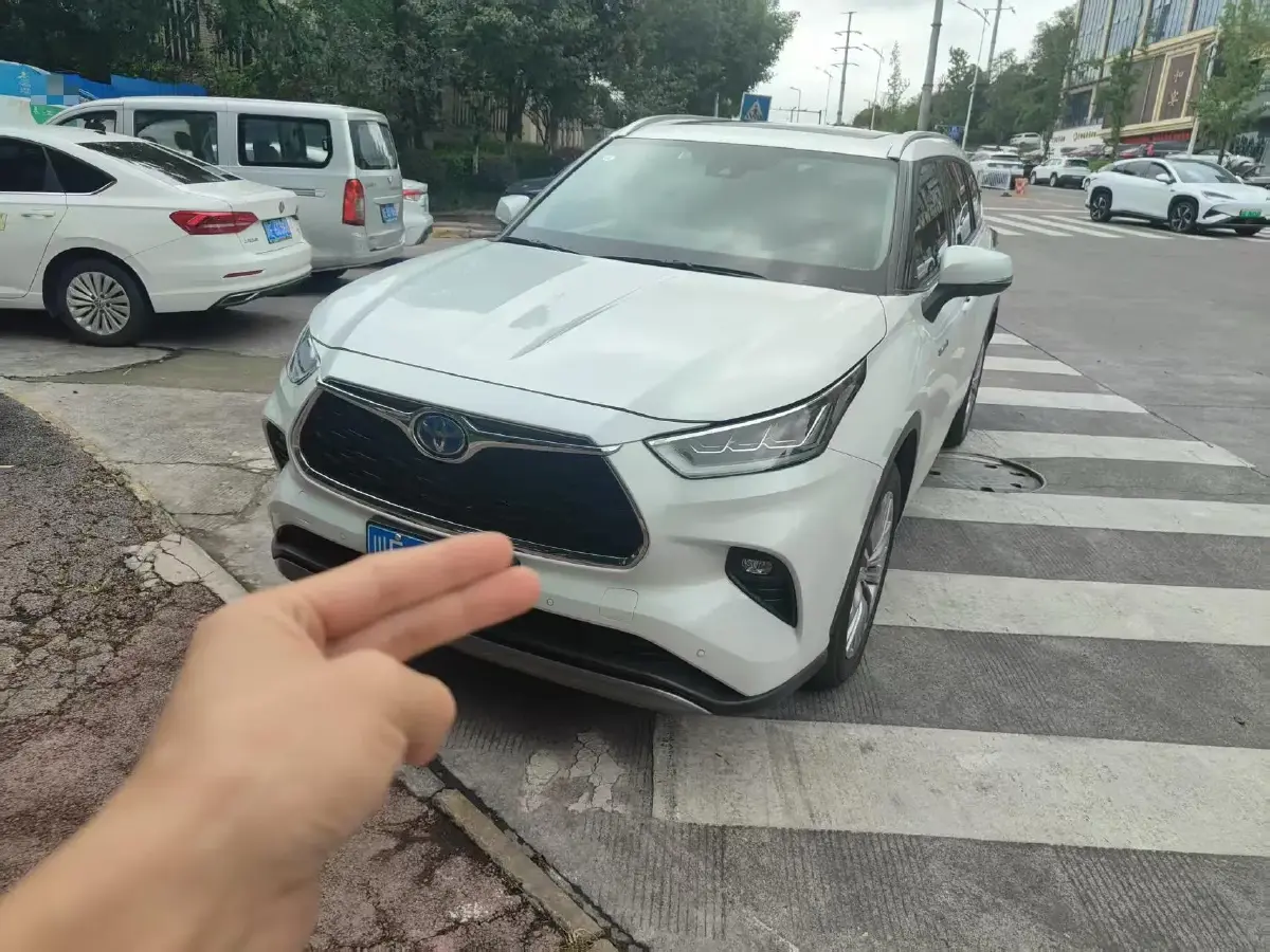 2022 Toyota Highlander 2.5L 192HP L4 E-CVT Hybrid