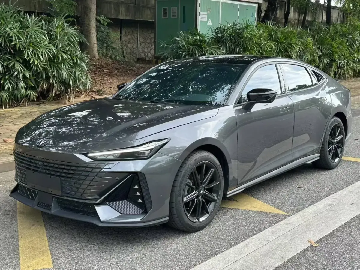 2022 ChangAn UNI-V 1.5T 188HP L4 7DCT