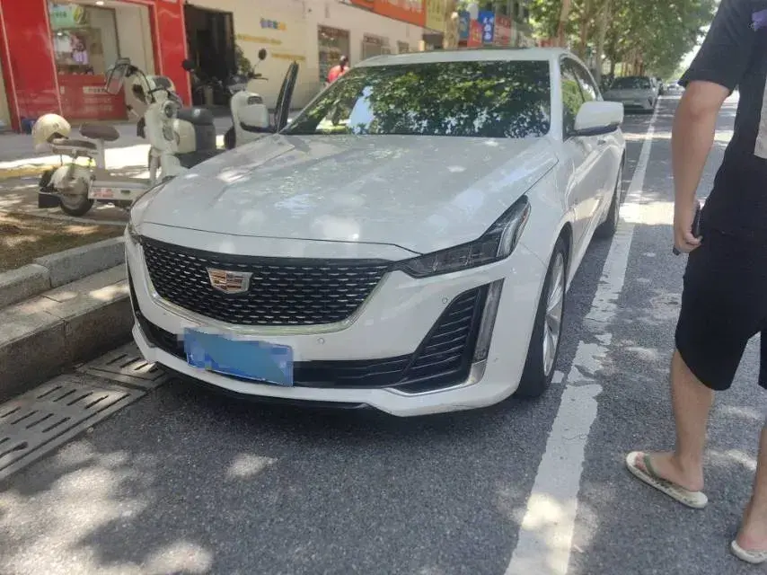 2022 Cadillac CT5 2.0T 237HP L4 10AT