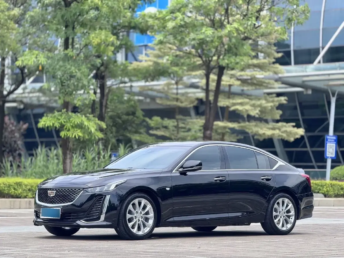 2022 Cadillac CT5 2.0T 237HP L4 10AT