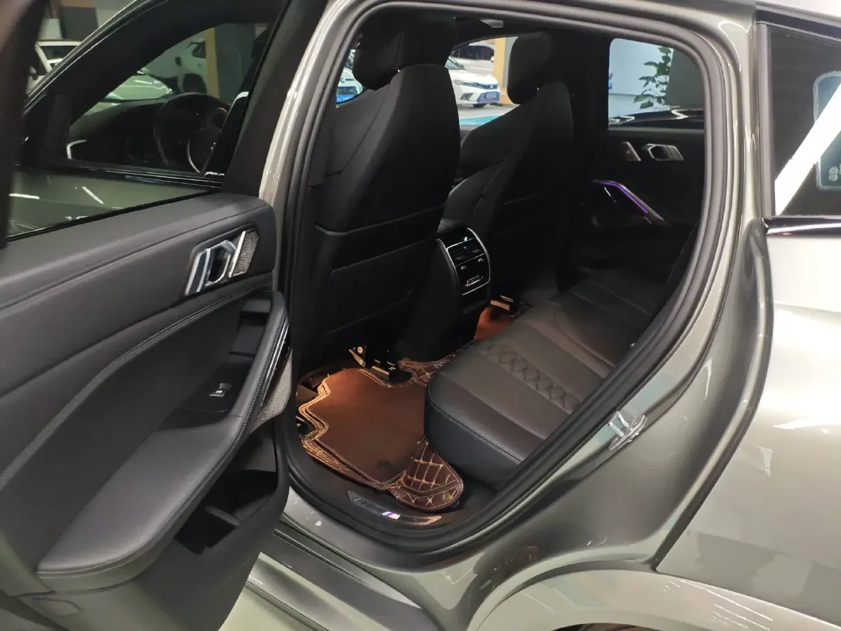 2022 BMW X6 M 4.4T 600HP V8 8AT,autocango,china used car exporter,china ev exporter,chinese used car exporter,chinese used ev exporter