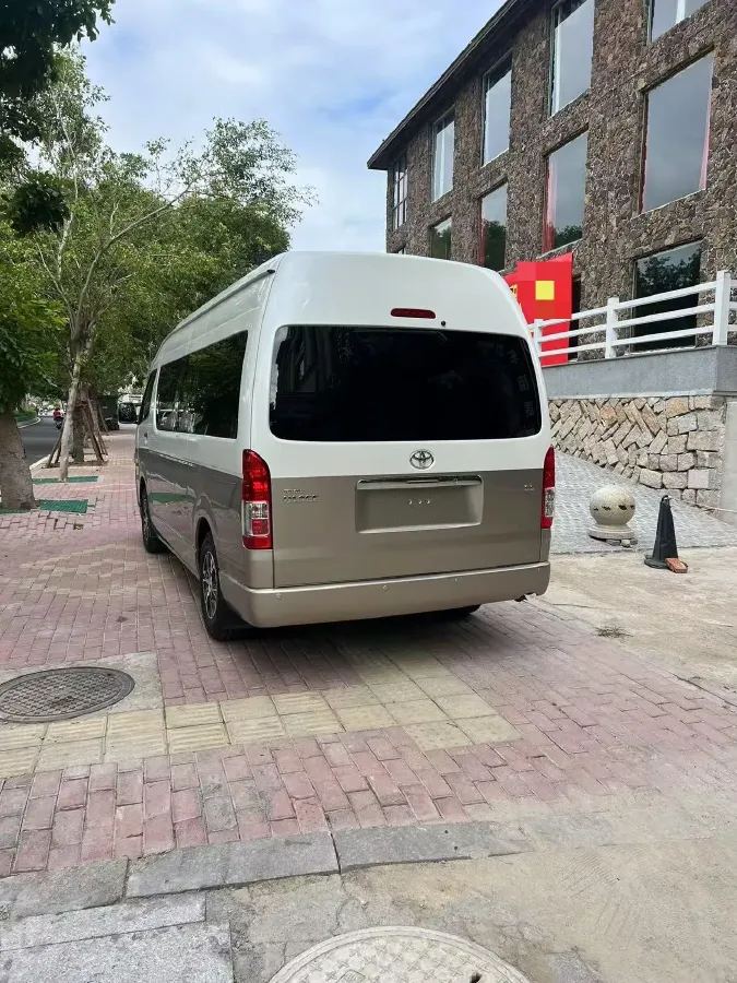 2011 Toyota Hiace 2.7L 154HP L4 4AT,autocango,china used car exporter,china ev exporter,chinese used car exporter,chinese used ev exporter