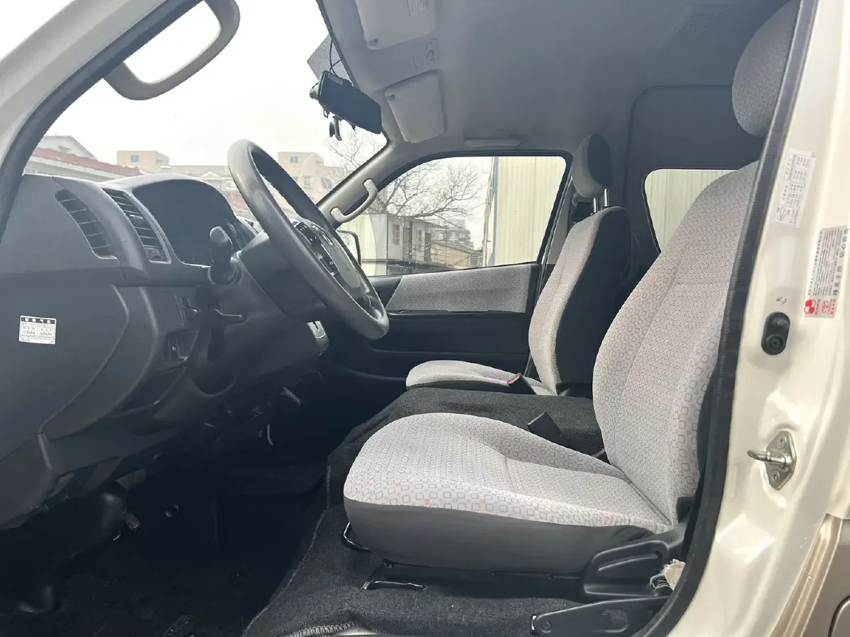 2011 Toyota Hiace 2.7L 154HP L4 4AT,autocango,china used car exporter,china ev exporter,chinese used car exporter,chinese used ev exporter