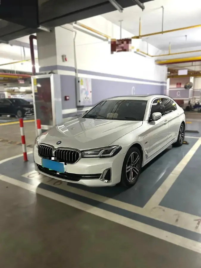 2022 BMW 5 Series 2.0T 184HP L4 8AT PHEV 17.7KWH
