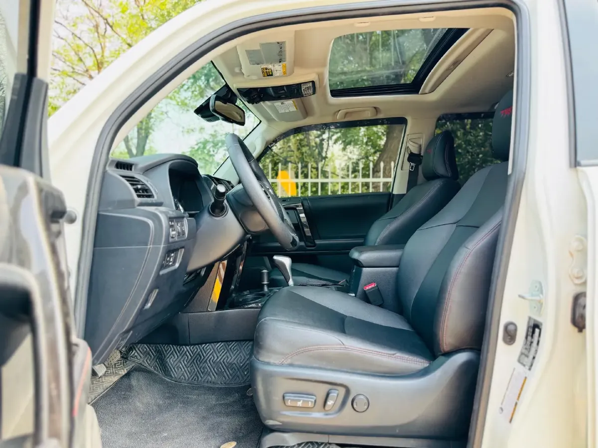 2020 Toyota Yaris 1.6T 261HP L3 6MT,autocango,china used car exporter,china ev exporter,chinese used car exporter,chinese used ev exporter