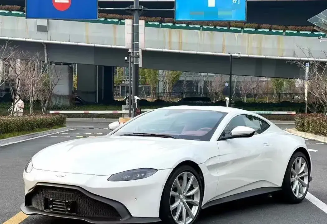 2018 Aston Martin V8 Vantage 4.0T 510HP V8 8AT