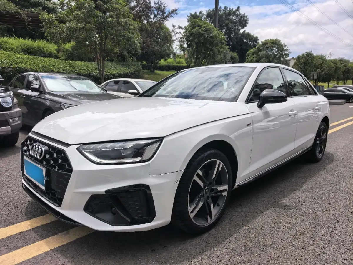 2022 Audi A4L 2.0T 190HP L4 7DCT