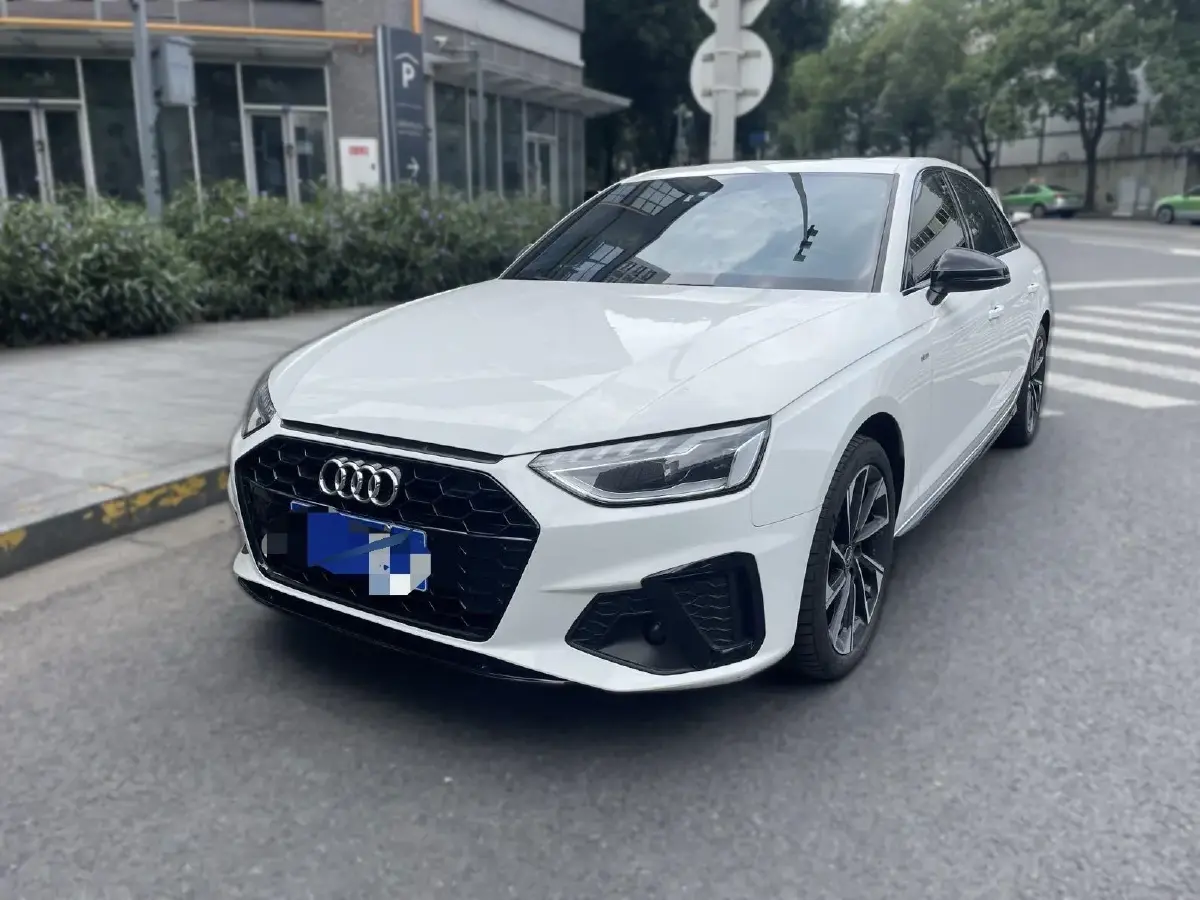 2023 Audi A4L 2.0T 190HP L4 7DCT