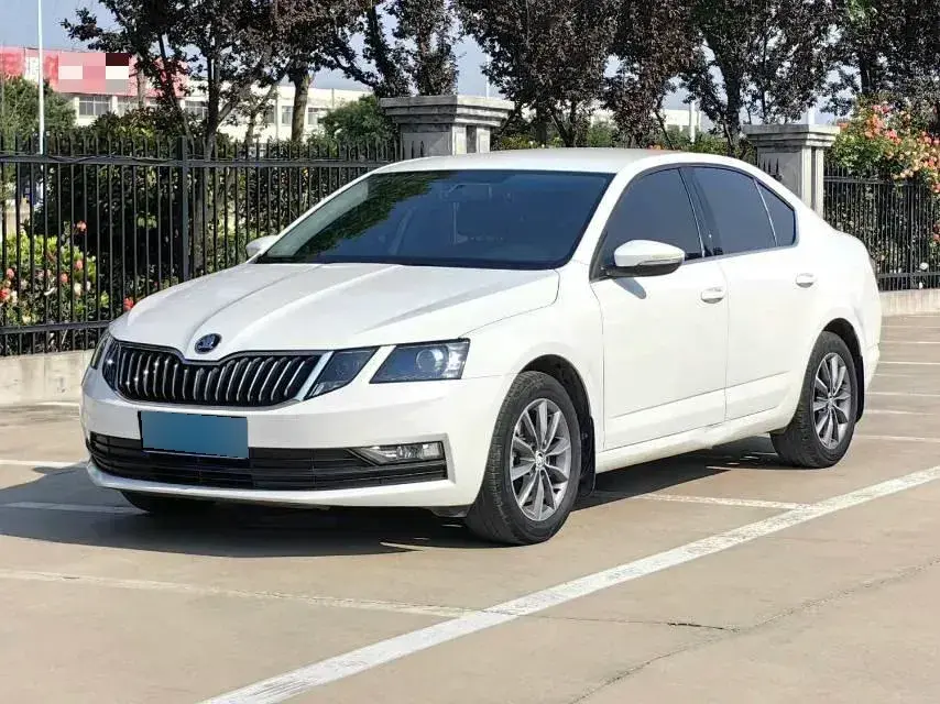 2022 Skoda Octavia 1.5L 113HP L4 5MT