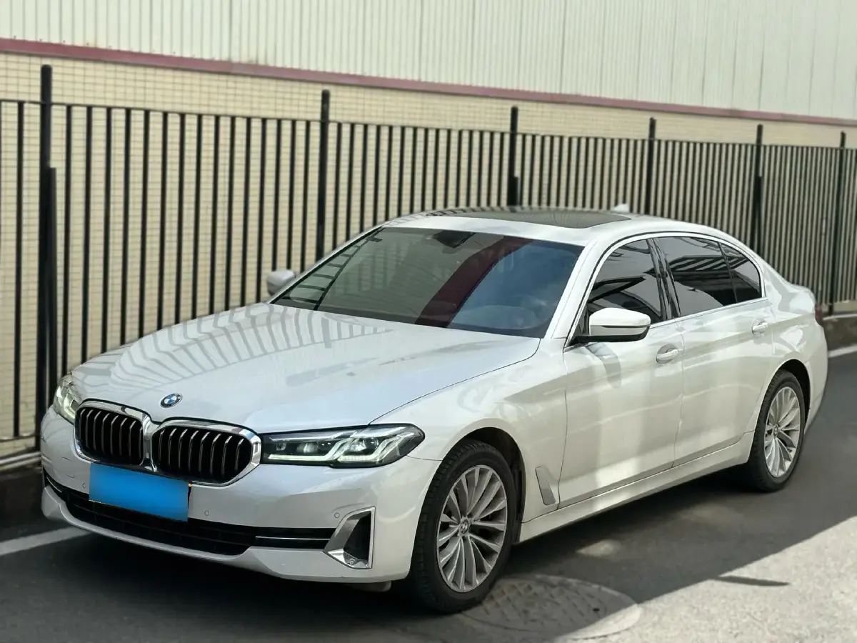 2022 BMW 5 Series 2.0T 184HP L4 8AT