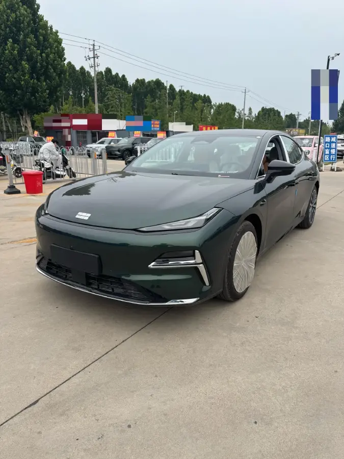 2025 Geely Galaxy Starshine 8 1.5T 163HP L4 3DHT PHEV 18.4KWH