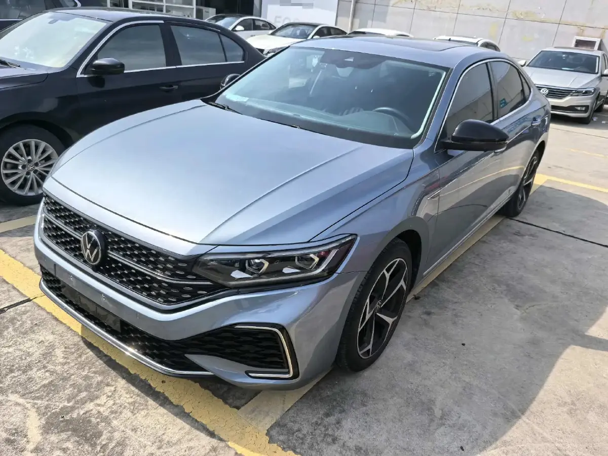 2022 Volkswagen Passat 2.0T 186HP L4 7DCT