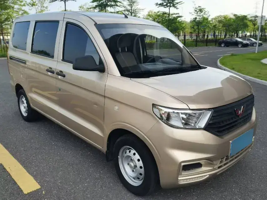 2022 WuLing HongGuang V 1.2L 76HP L4 5MT,autocango,china used car exporter,china ev exporter,chinese used car exporter,chinese used ev exporter