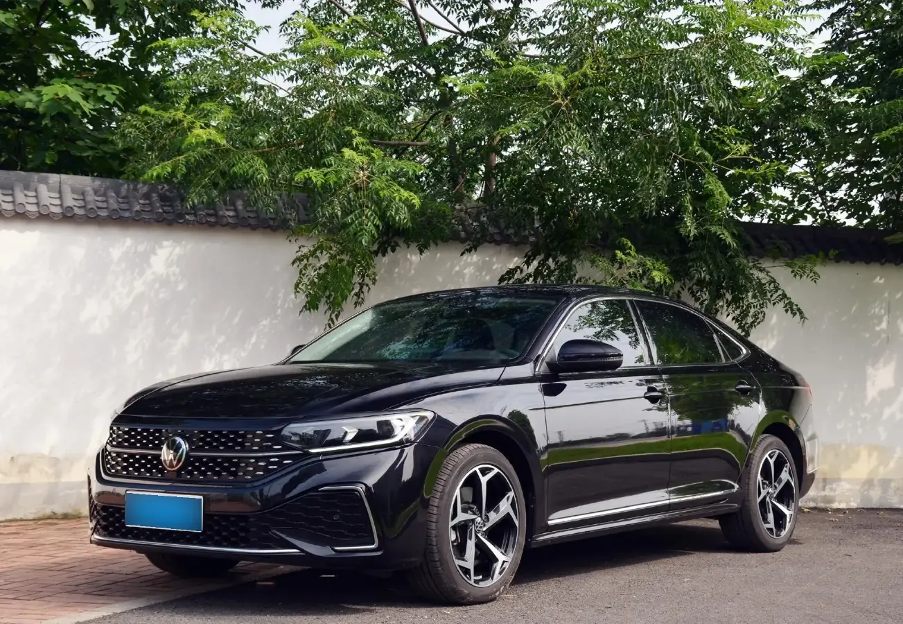 2022 Volkswagen Passat 2.0T 186HP L4 7DCT