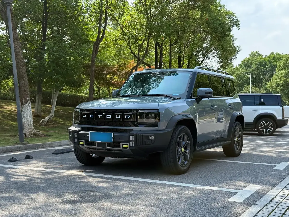 2023 Jetour Traveller 2.0T 254HP L4 7DCT