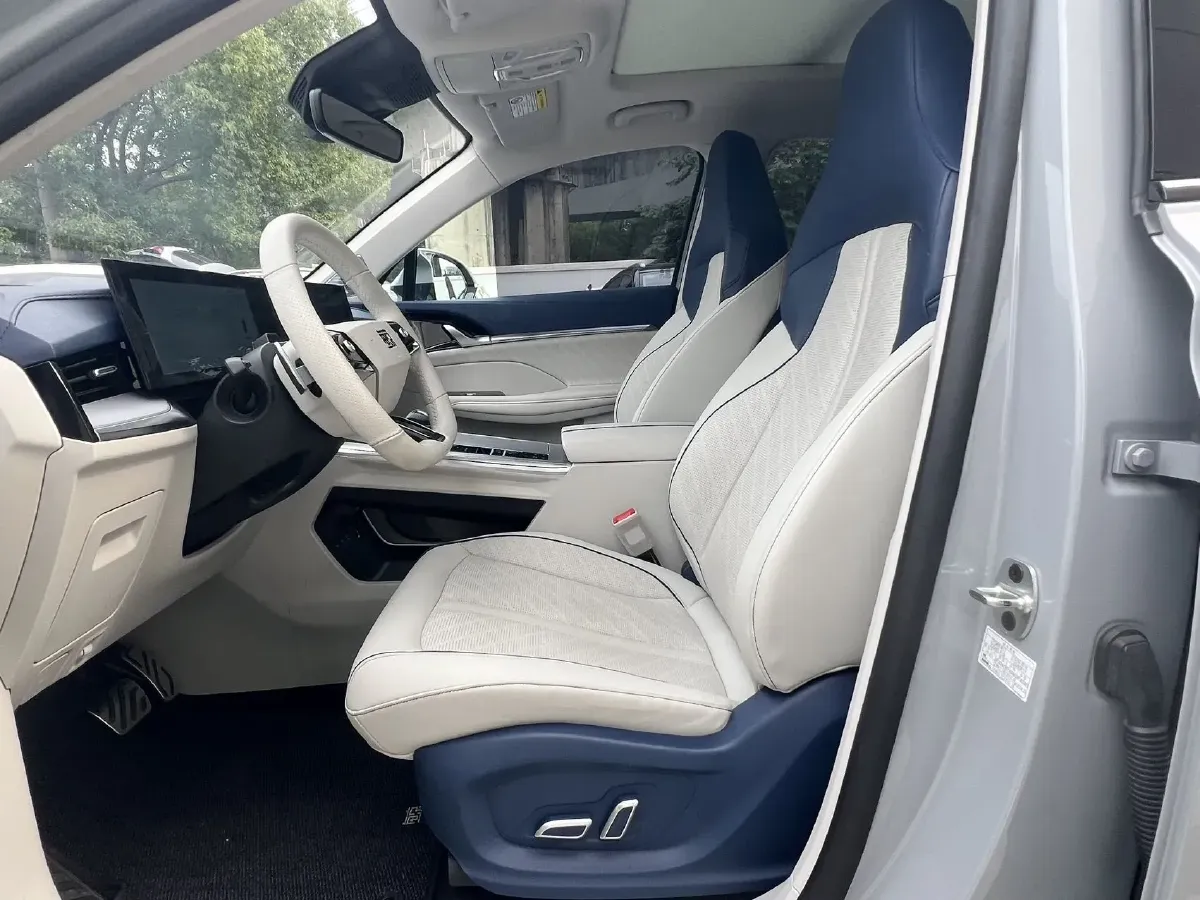 2022 Roewe Whale 2.0T 231HP L4 8AT,autocango,china used car exporter,china ev exporter,chinese used car exporter,chinese used ev exporter