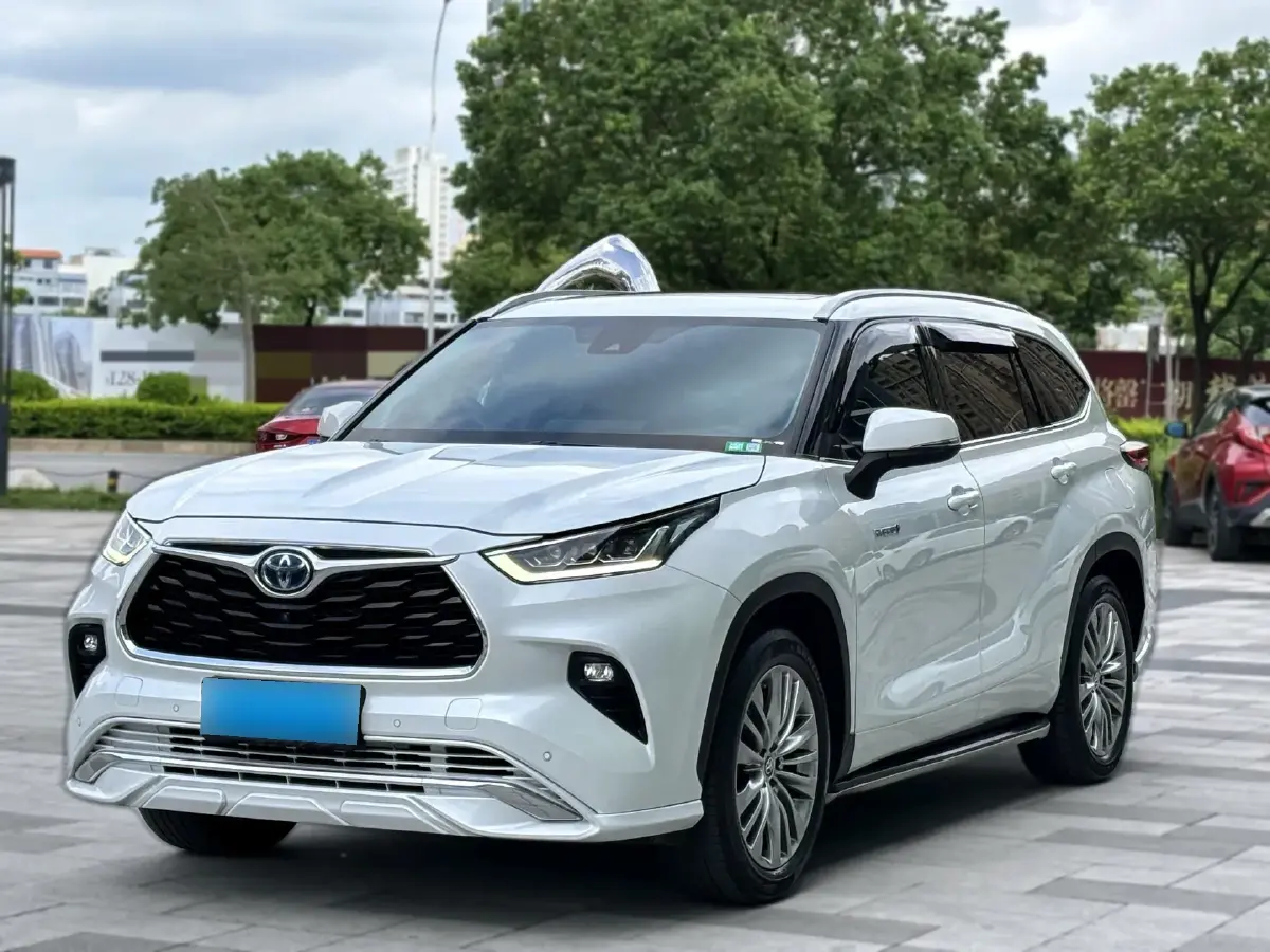 2022 Toyota Highlander 2.5L 192HP L4 E-CVT Hybrid