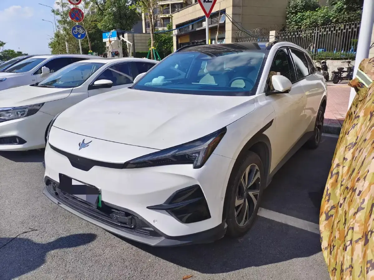 2024 ARCFOX αT5 BEV 65KWH