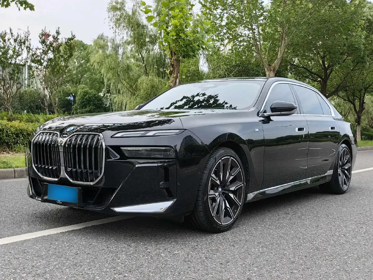 2023 BMW 7 Series 3.0T 272HP L6 8AT