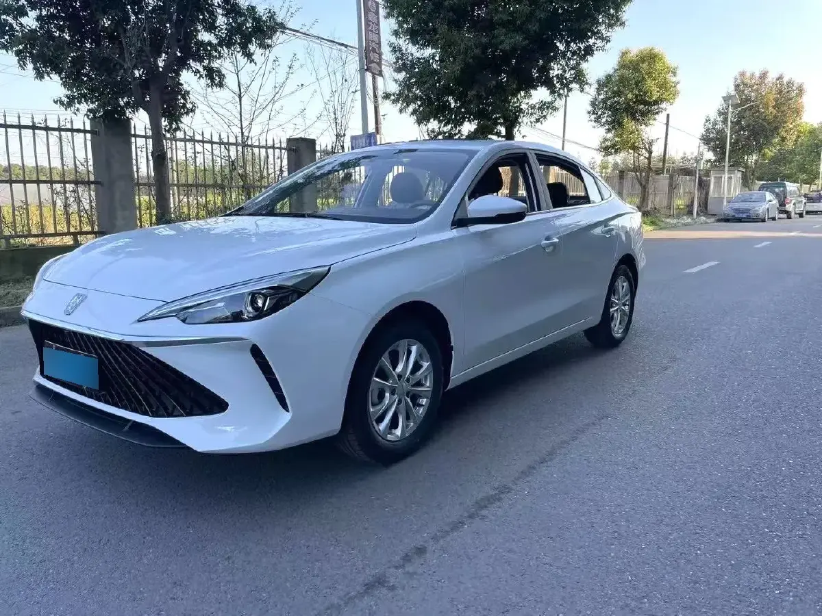 2024 Roewe i5 1.5L 129HP L4 CVT